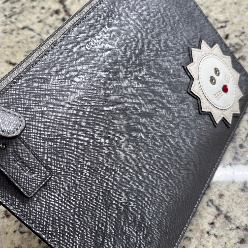 Coach White Lion Novelty Large Darcy Clutch NWOT - Picture 8 of 12